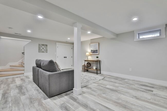 Building Photo - 7 Christopher St