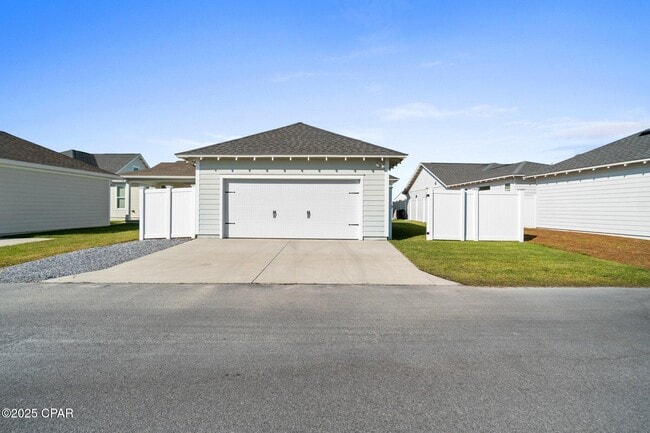 Building Photo - 2121 Sedges Ave