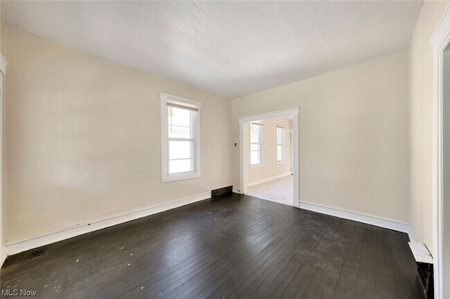 Building Photo - 7507 Batavia Ave
