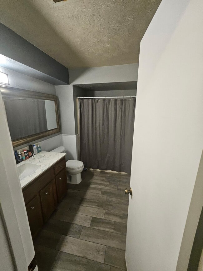 Building Photo - 1844 Rollingwood Dr