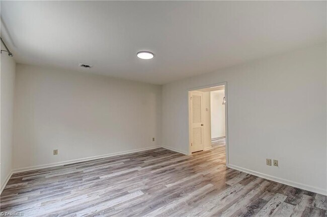 Building Photo - 115 S Mendenhall St