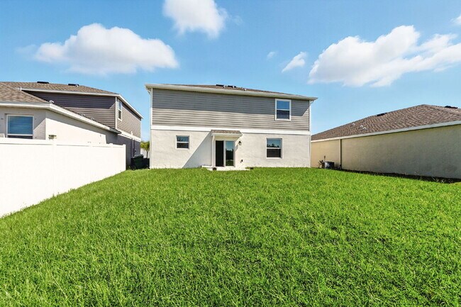 Building Photo - 4 Bed / 2.5 Bath Home – Available Septembe...