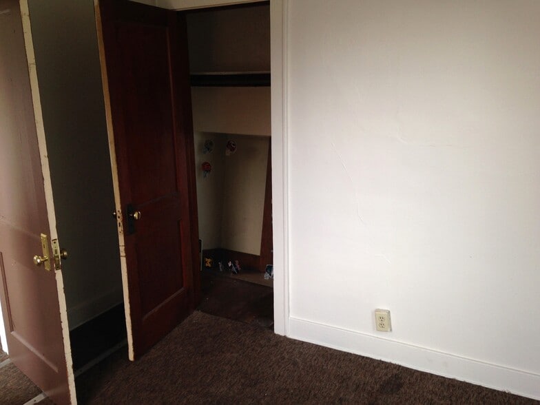 Building Photo - 1751 S Main St