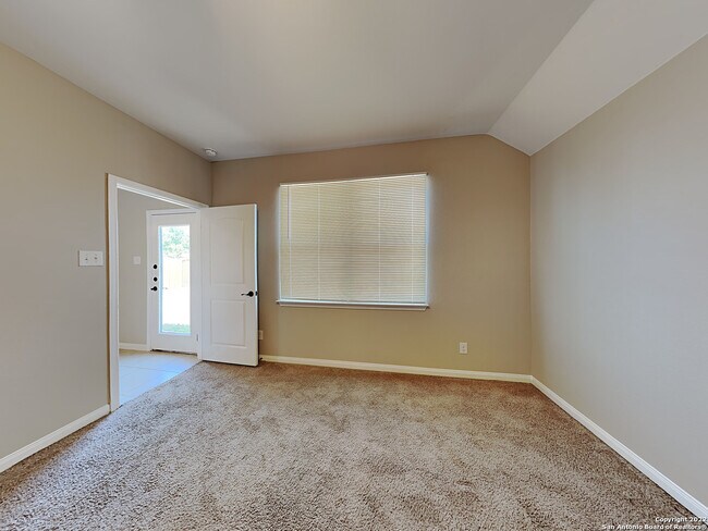 Building Photo - 7715 Watersedge Cove