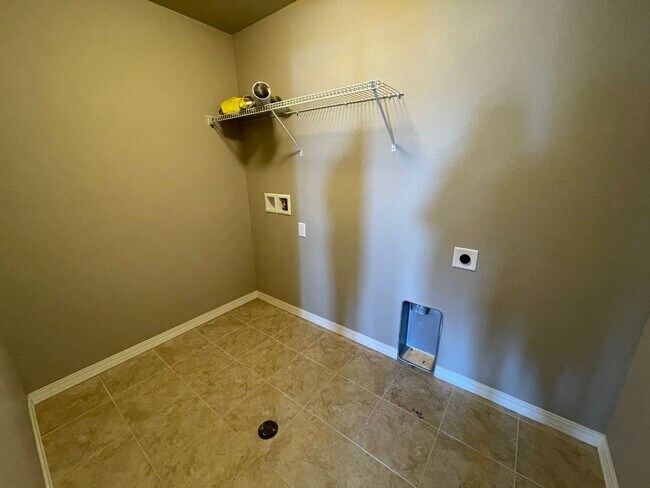 Building Photo - BEAUTIFUL HOME OFF BLACK FOREST & WOODMEN!!