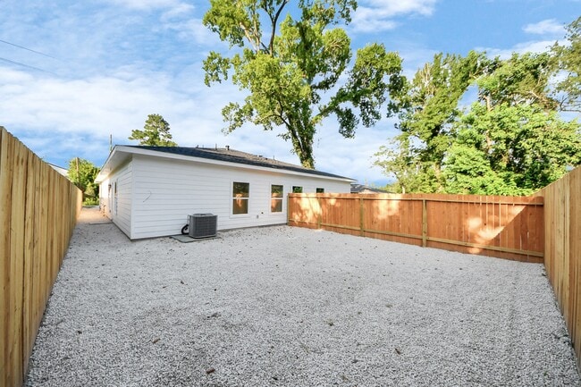 Building Photo - 9409 Caddo Rd