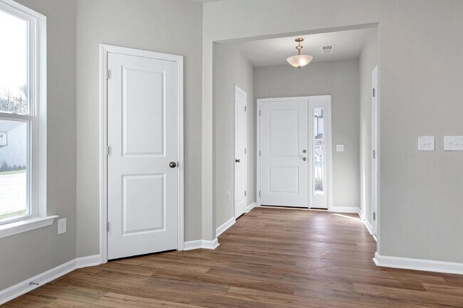 Building Photo - 580 Glen Clova Dr