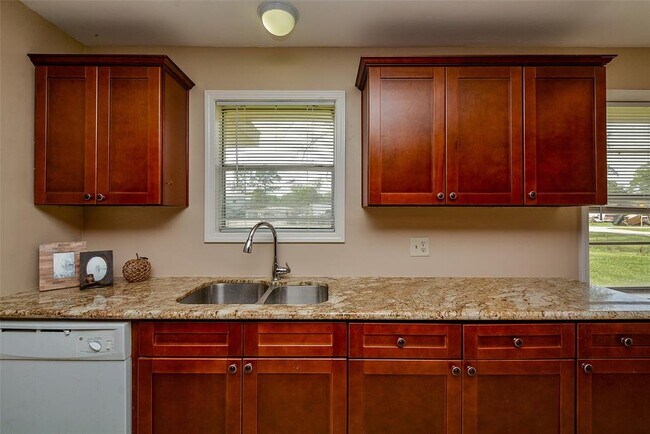 Building Photo - 16326 Cypress Bend Dr