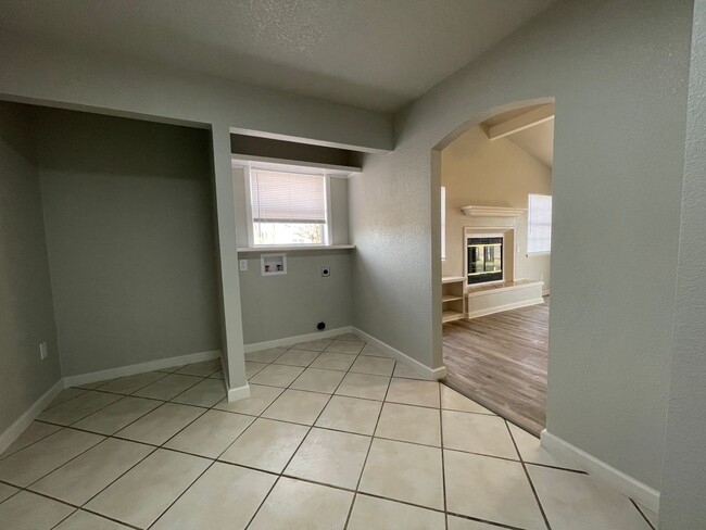 Building Photo - For Rent: Beautifully Remodeled Home in La...