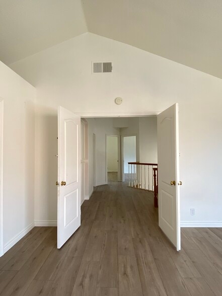 Entry/Exit to Master Bedroom - 915 W Arrow Hwy