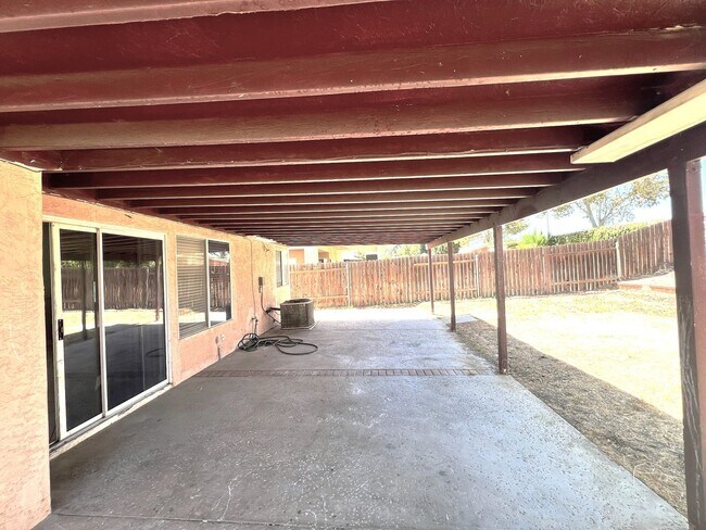 Building Photo - Spacious 4-Bedroom Home with Large Backyard in Moreno Valley