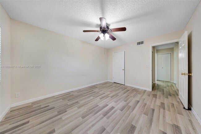 Building Photo - 9999 Summerbreeze Dr