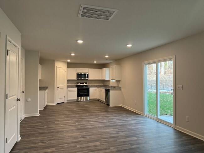 Building Photo - Newer 4BR 2.5BA Home!