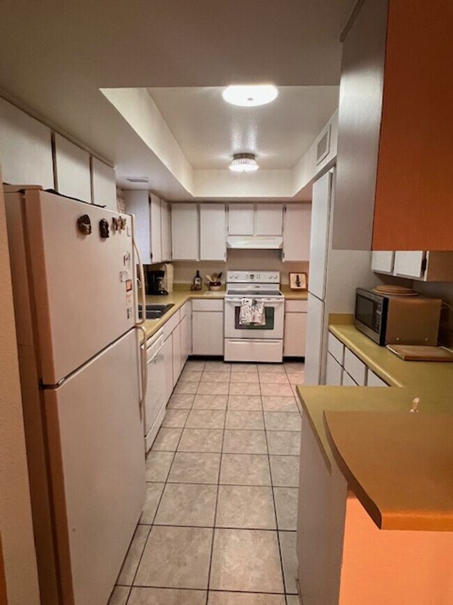 Building Photo - 25246 S Glenburn Dr