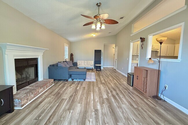 Building Photo - COMING JUNE 2026! (Pet Friendly)