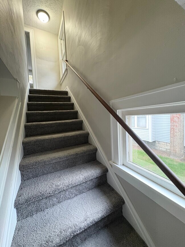 Building Photo - 412 Emerick St