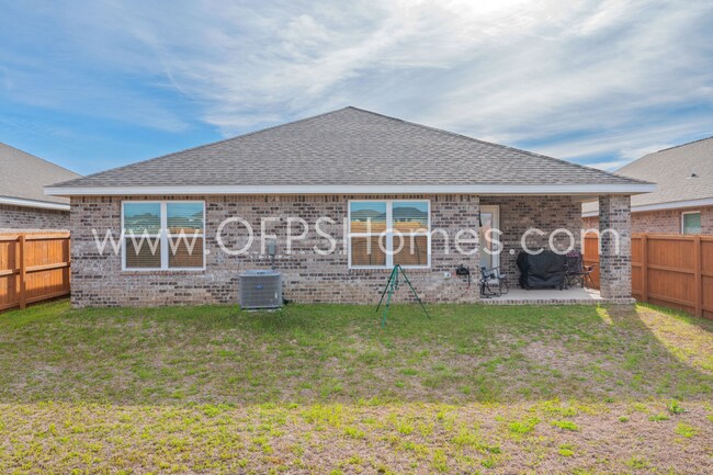 Building Photo - CRESTVIEW 4BED/2BATH - AVAILABLE JUNE 1ST!