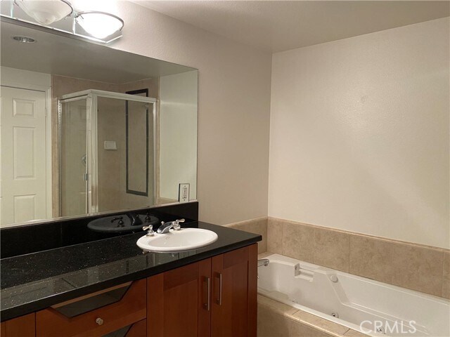 Building Photo - 107 N Swall Dr