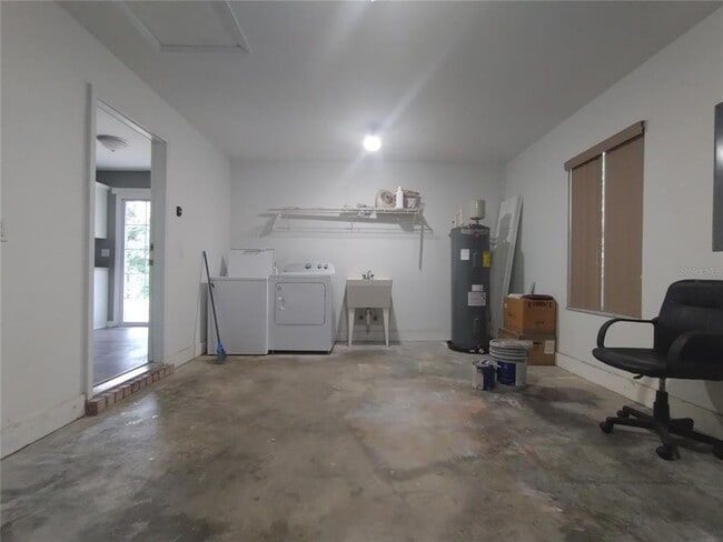 Building Photo - 138 SW Gremlin Way