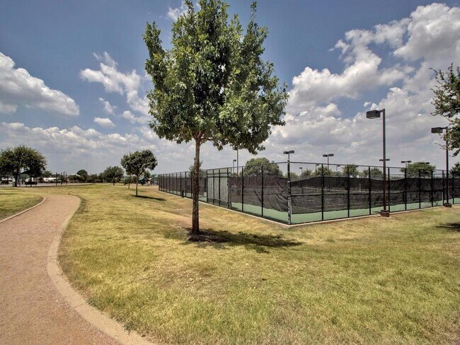 Building Photo - 15104 Fernhill Dr