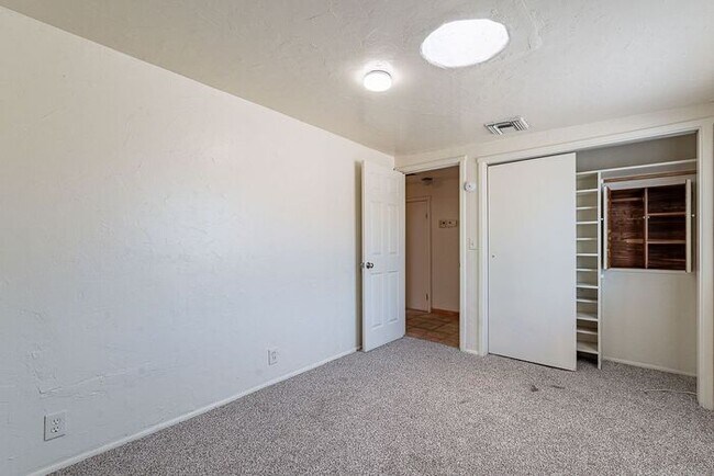 Building Photo - Centrally Located 4-Bed, 2-Bath Tucson Rental – Near U of A