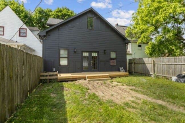 Building Photo - 1806 Woodlawn Ave