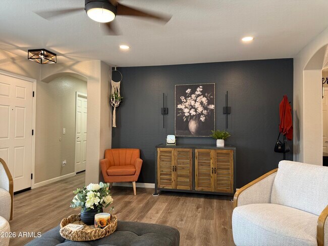 Building Photo - 10962 W Manzanita Dr