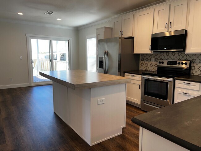 Building Photo - 100 Biloxi Ct