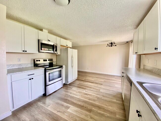 Building Photo - 4097 W 18th Ave