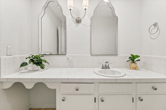 Building Photo - 722 Brock Dr