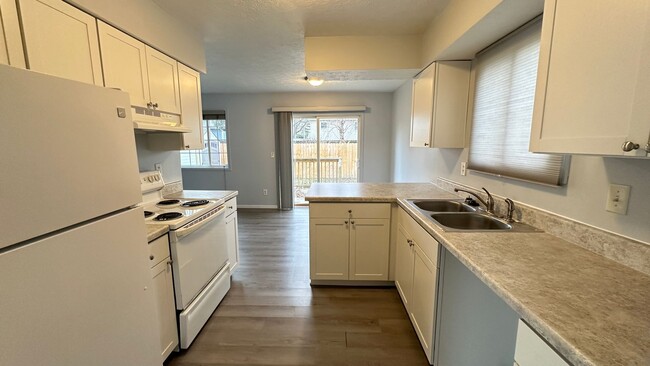 Primary Photo - 501-503 S Village Court