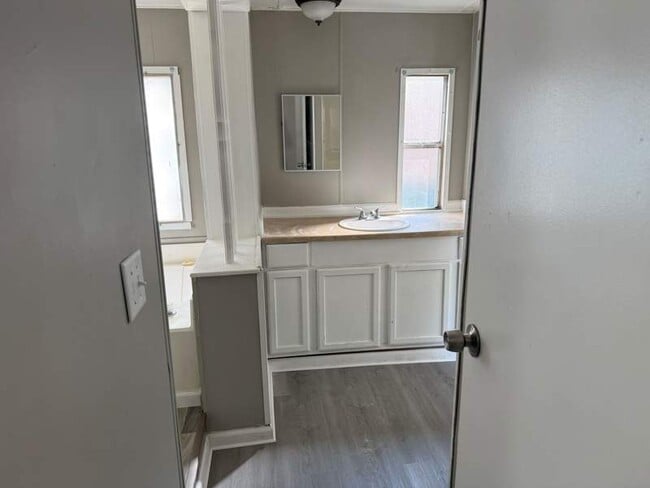 Building Photo - 2737 W Washington Center Rd