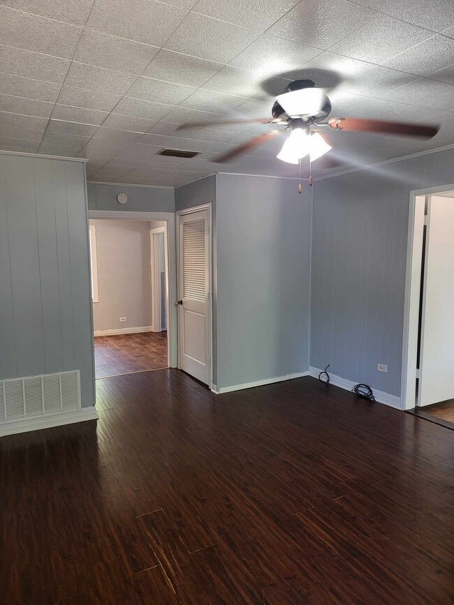 Building Photo - 943 S Micheaux St