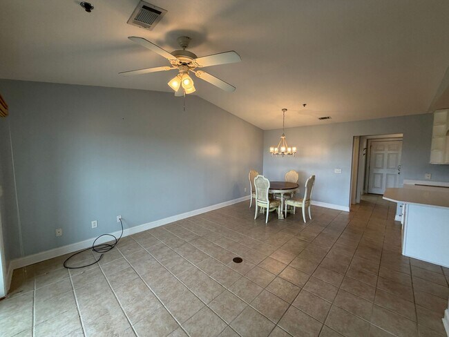 Building Photo - 91 Screven St