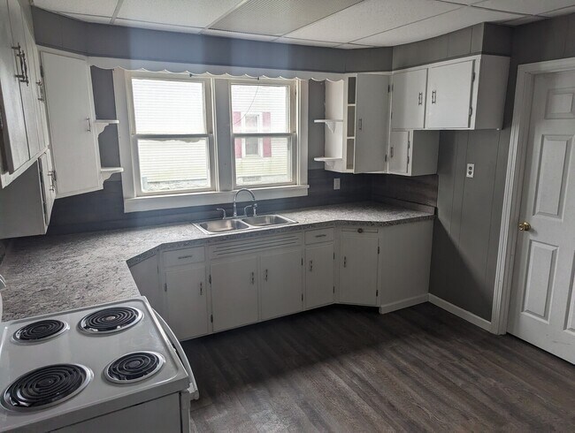 Building Photo - 99 N Gamble St