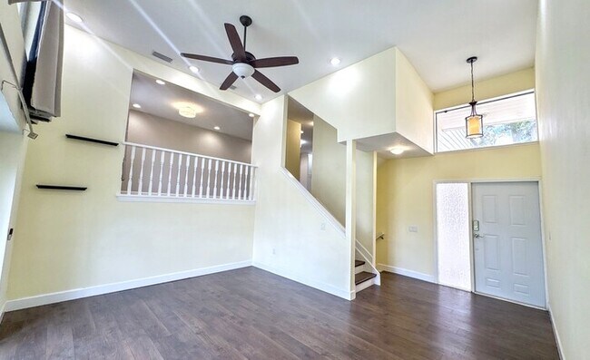 Building Photo - 13963 Lake Point Dr