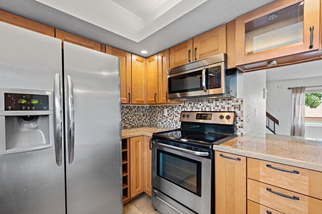 Building Photo - 5430 Linda Vista Rd