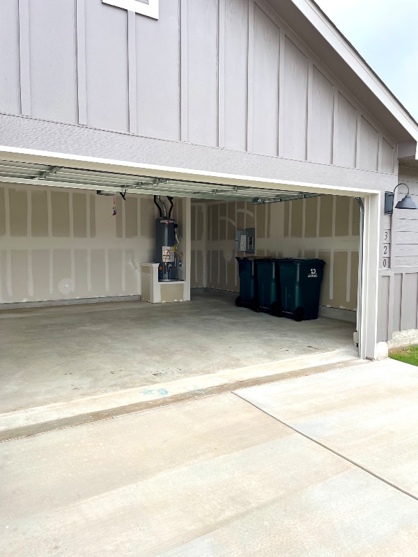 Building Photo - 320 Yosemite Dr