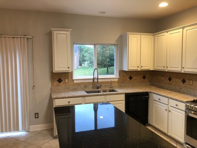 Building Photo - 9719 Glen Eden Ct