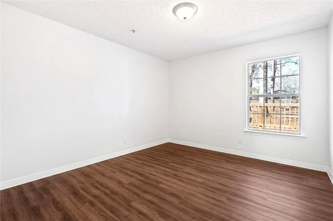 Building Photo - 1240 Lynchburg Ct