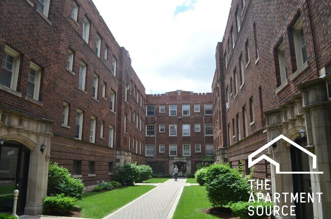 Building Photo - 3257 W Wrightwood Ave
