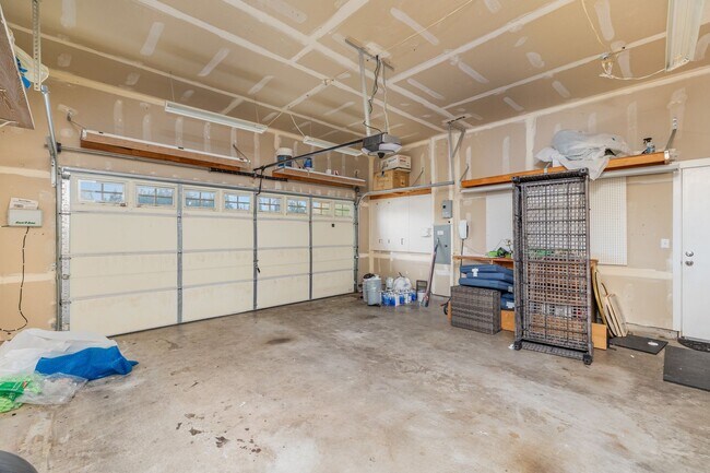 Building Photo - Beautiful Craftsman home available for ren...