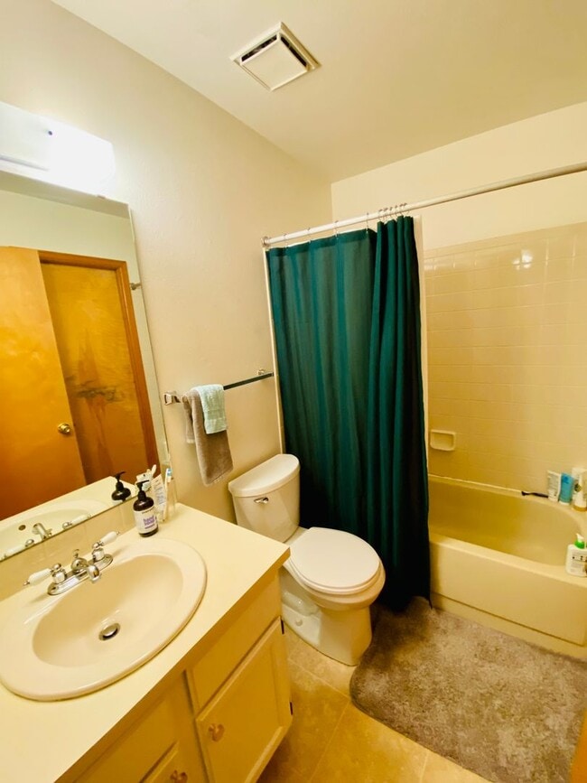 Building Photo - Fun and Funky Tri-Level Townhouse in Northeast Boulder, CO