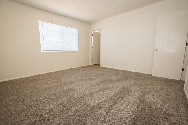Building Photo - Charming Property Features 3 Bedrooms, 2 Baths, Central A/C!!