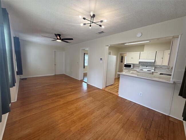 Building Photo - 465 Briarcliff Ave