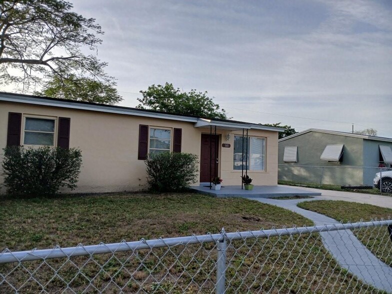 Primary Photo - 520 N 69th Ave