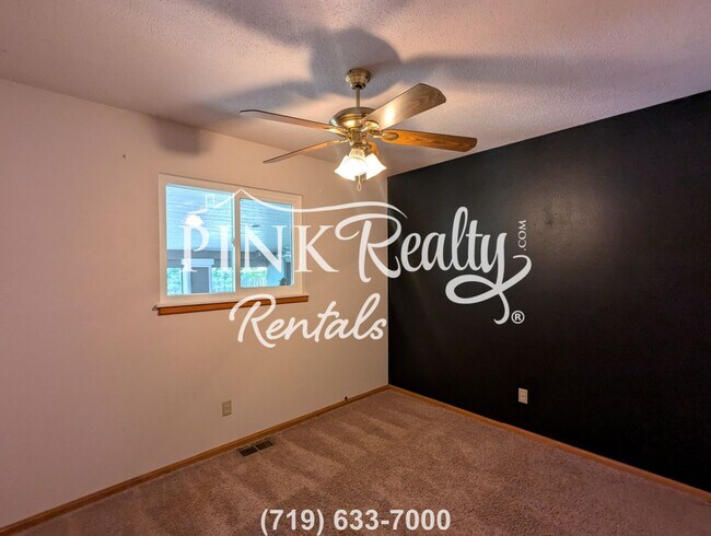 Building Photo - 2534 Ivanhoe Dr