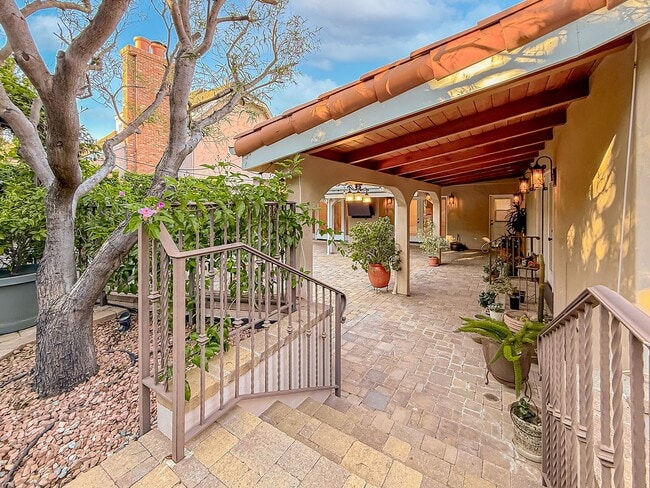 Building Photo - Upgraded Sherman Oaks 4+4 home - Ready for Move In!