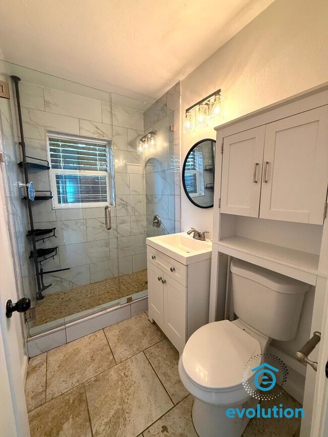 Building Photo - 4064 Laverne Pl