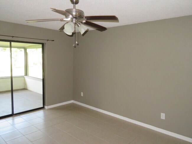 Building Photo - 839 Rosemere Cir